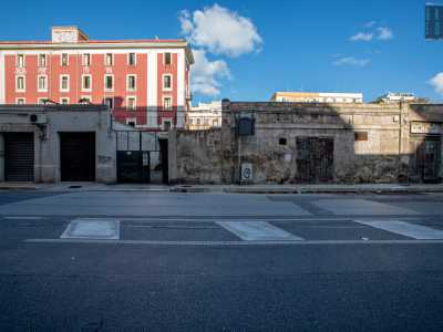 Il palazzo sorge per� in una zona di Bari un po� trascurata...